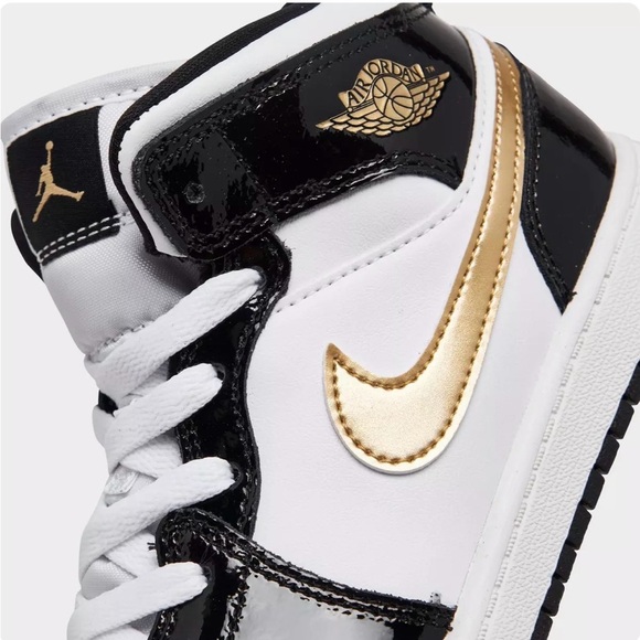 Air Jordan 1 Mid SE Patent Black Gold - Size 4.5 - Picture 2 of 11